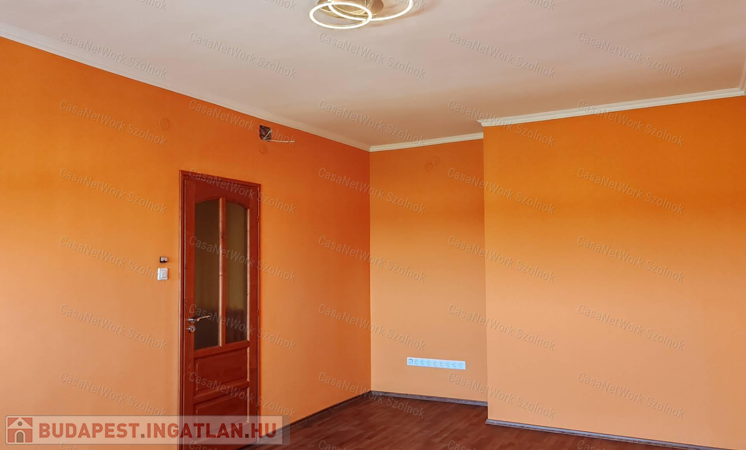 Szolnokon a Tallinn városrész Bimbó utcájában 1+félszobás lakás eladó!                                 