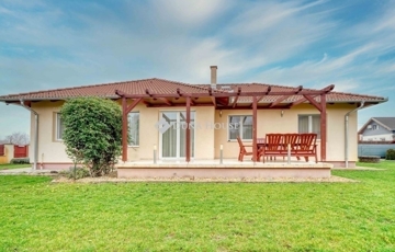 Eladó családi ház