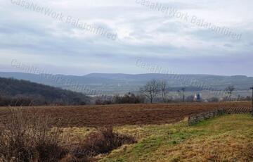 Eladó telek/földterület
