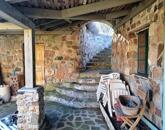 Nagyméretű épülettel, erdőszéli GAZDASÁGI ÉPÜLET KÁPTALANTÓTIBAN