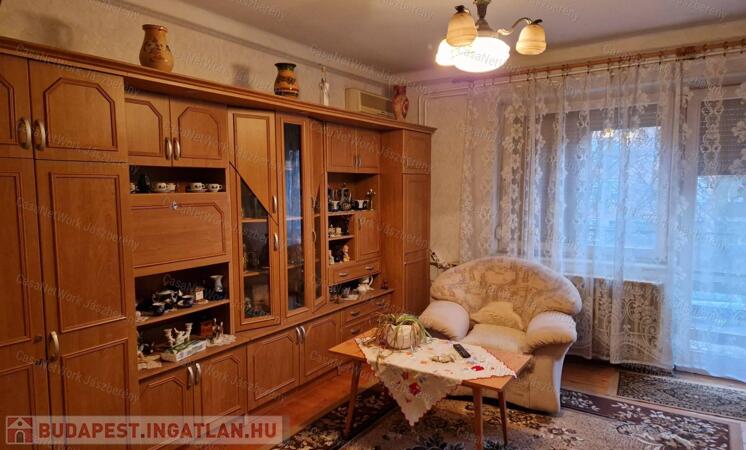 Szolnokon, belvároshoz közel, 52 m2-es, első em-i 2 szobás lakás eladó                                 