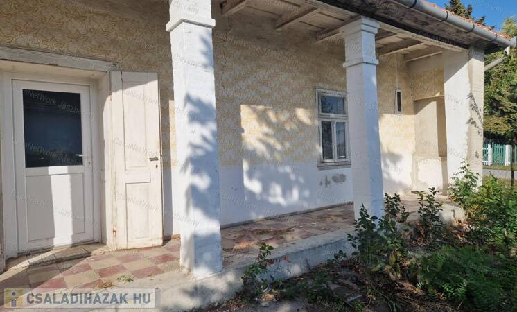 Tarnaörsön, 60 nm-es, felújítandó, 2 szobás családi ház eladó                                 