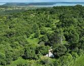 Balaton-felvidéken 6,3 ha birtok, 2 db romos épülettel