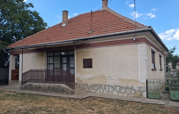 Eladó családi ház