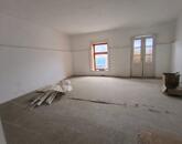 Eladó Üzlethelyiség Törökszentmiklós központjában!