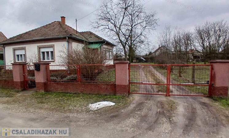 Eladó Tápiószelei 80 m2-s Családi Ház                                 