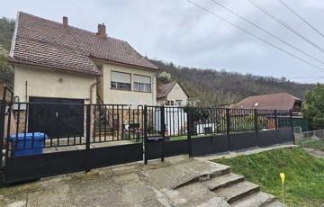 Eladó családi ház