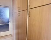 Cegléden a vasútállomás közelében, felújított, 2. emeleti téglalakás eladó!