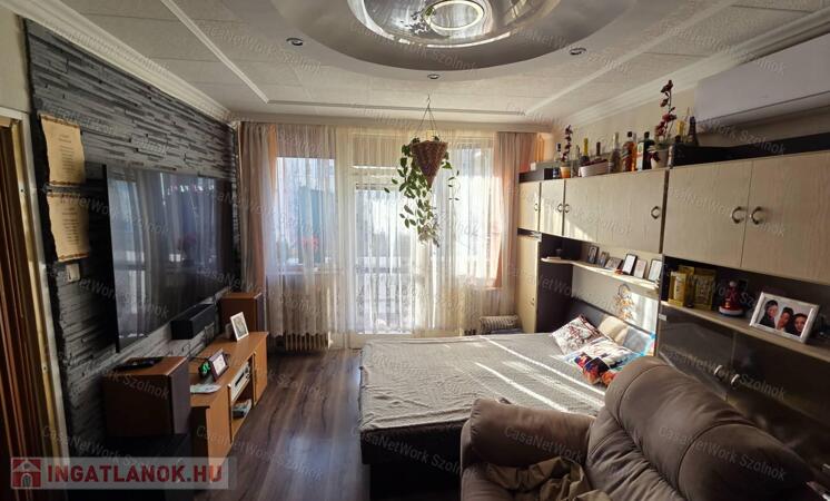 eladó panellakás Szolnok, Széchenyi-lakótelepen