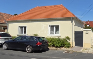 Eladó családi ház