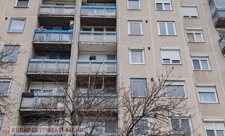 Szolnokon, a Széchenyi lakótelepen 2szobs, 2.emeleti lakás eladó!                                 